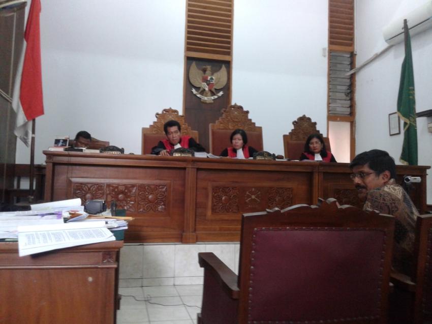 48Sidang Sinivasan-bara.jpg